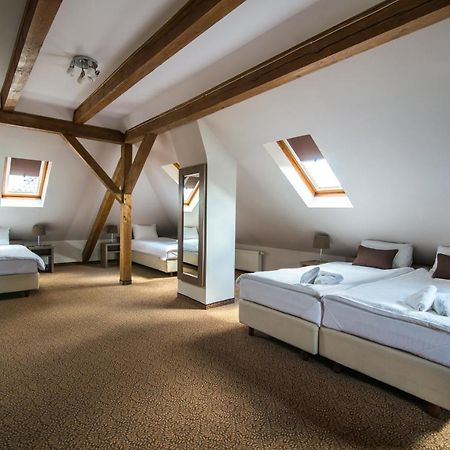 Hotel Bialy Domek Wałcz Extérieur photo