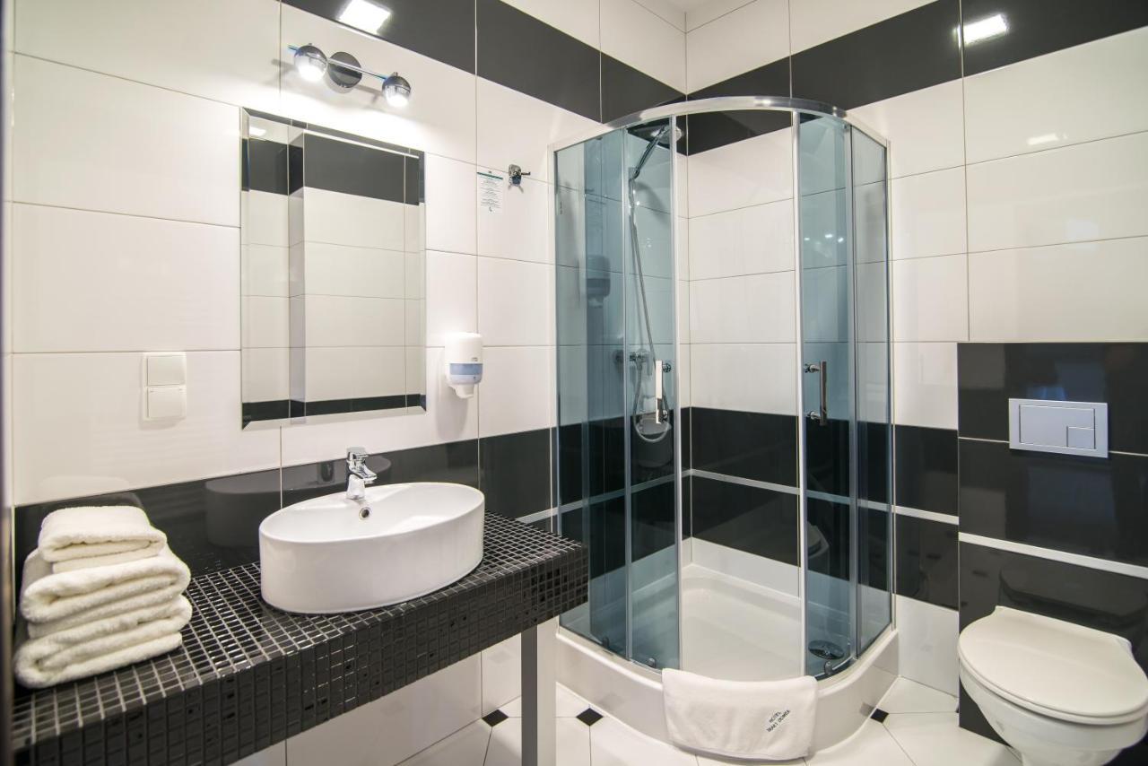 Hotel Bialy Domek Wałcz Extérieur photo