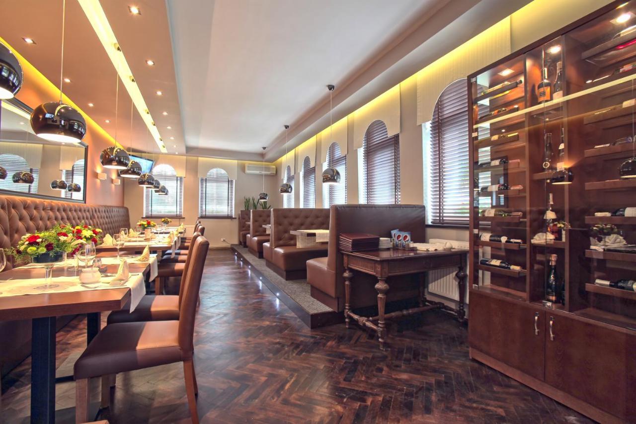 Hotel Bialy Domek Wałcz Extérieur photo