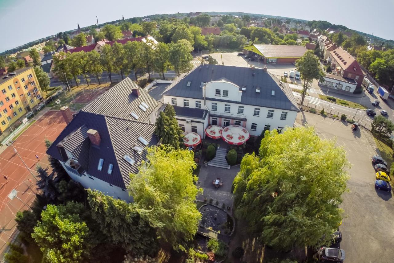 Hotel Bialy Domek Wałcz Extérieur photo