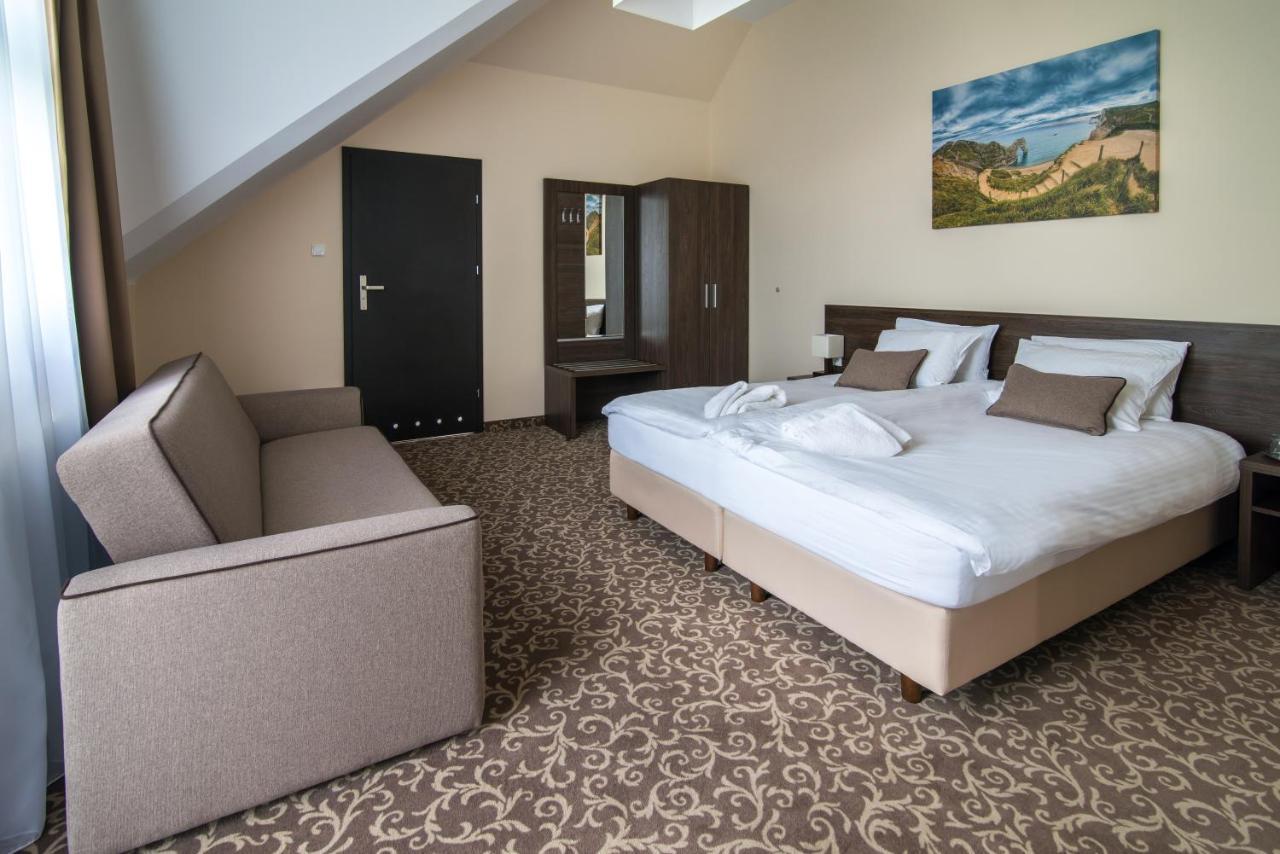 Hotel Bialy Domek Wałcz Extérieur photo