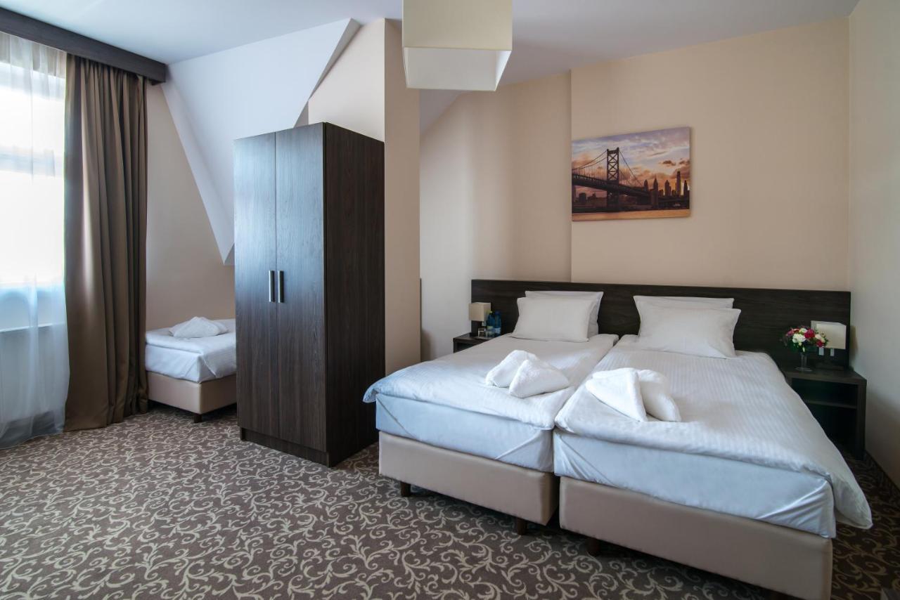 Hotel Bialy Domek Wałcz Extérieur photo